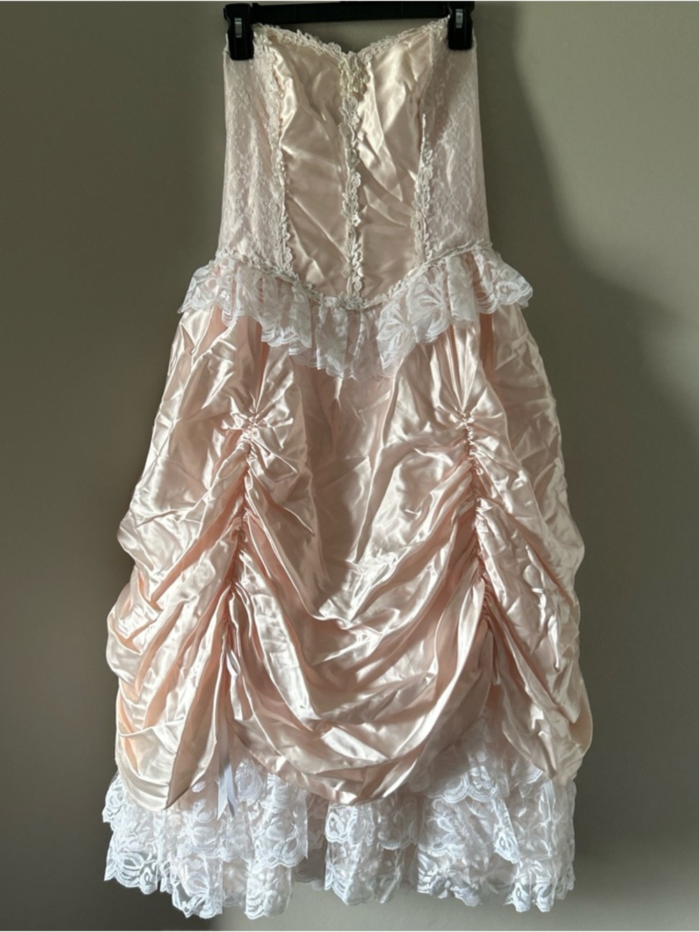 Vintage - Strapless Romantic Blush Pink Lace-Trim Prom / Quinceañera Dress